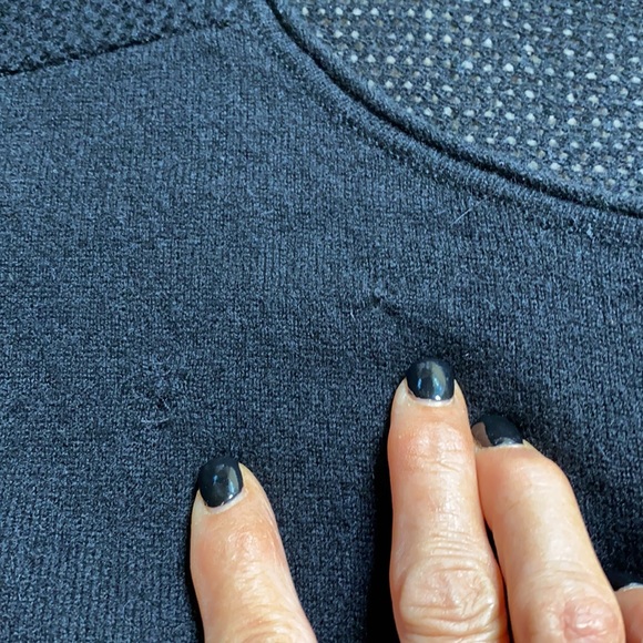 Vince cashmere black pullover sweater w open weave back size small - Picture 11 of 12